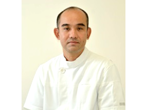 整形外科医長　伊志嶺　卓